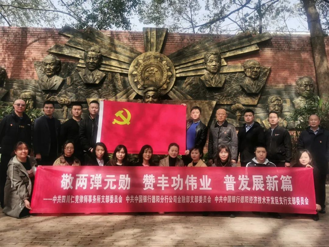 �ںܶ�ƽ���������� ���S���˲���ķǷ�Ů�� �������c������Ĉ��g ԏ�����Ů�񡱵ĺ��x ����������� ����������Ҳ�����ڰl(f��)��